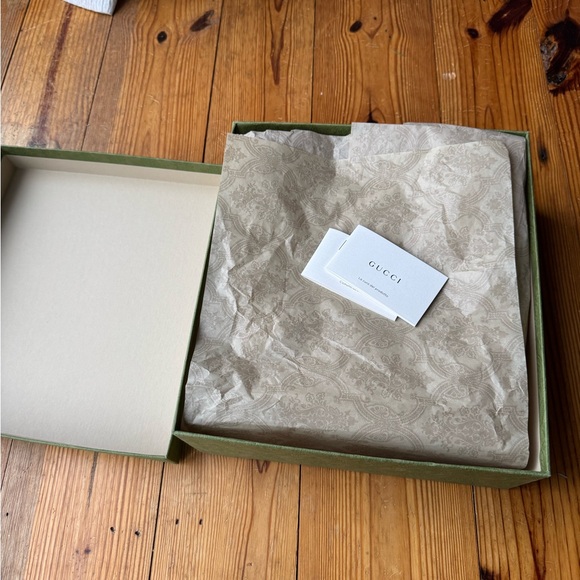 Gucci Green Box 12x11x4.5 - Picture 3 of 3